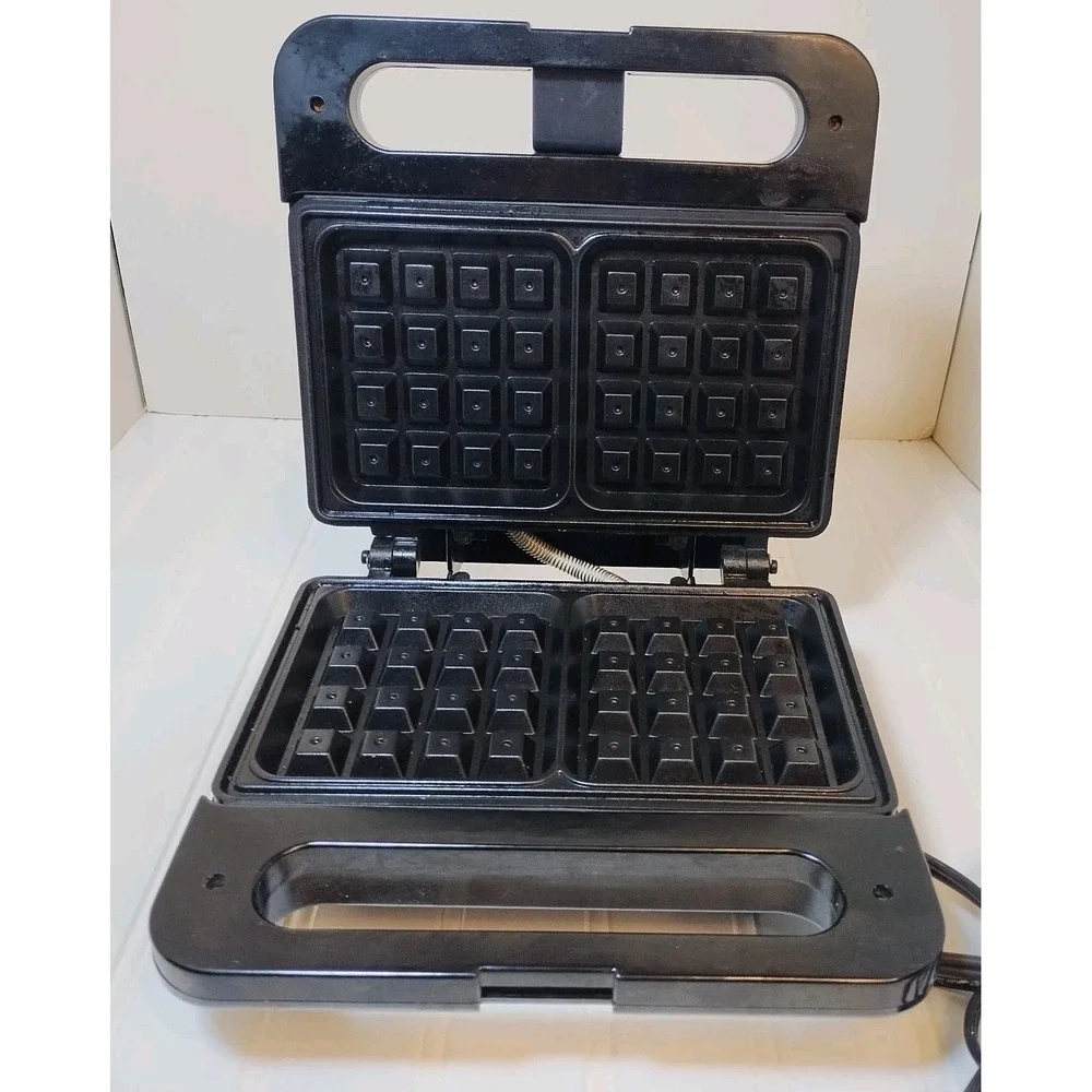 Salton Belgian Waffle Maker - WM-4A - 120V - Nonstick‎ Tested Working Vintage